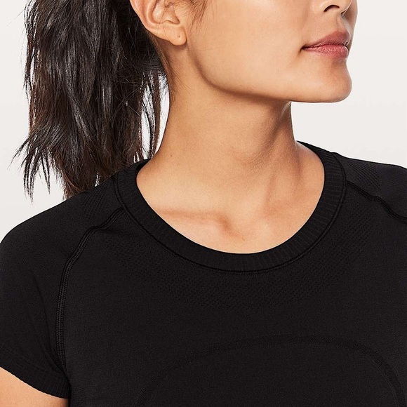 Lululemon Run Swiftly Tech Short Sleeve Crew Athletic Top in Black White Sz 4 - Picture 3 of 9